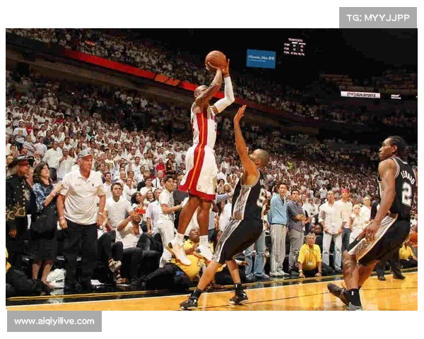 “鹿智博退役战虽败犹荣,中外格斗风格对话凸显技术融合趋势” “鹿智博退役战虽败犹荣,中外格斗风格对话凸显技术融合趋势”